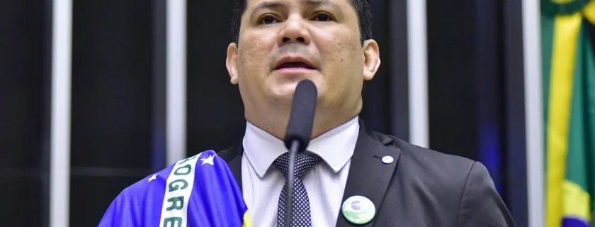 Câmara pede suspensão de bolsonarista por ofender Lula e Gleisi