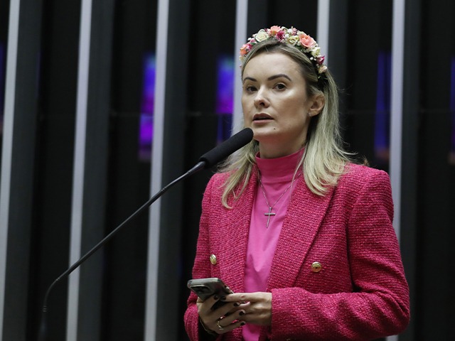 Deputada bolsonarista quer fim da obrigatoriedade de vacinas em todo o país