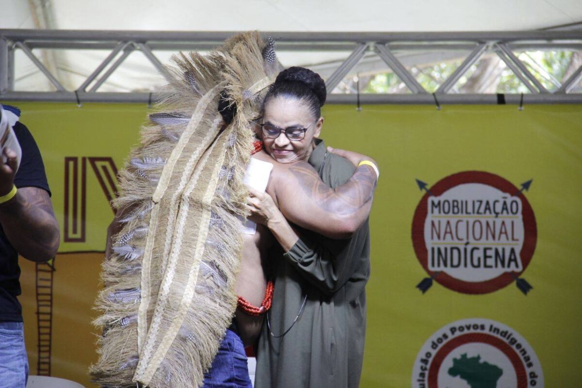 Povos indígenas também repudiam atitude de senador do Amazonas contra Marina