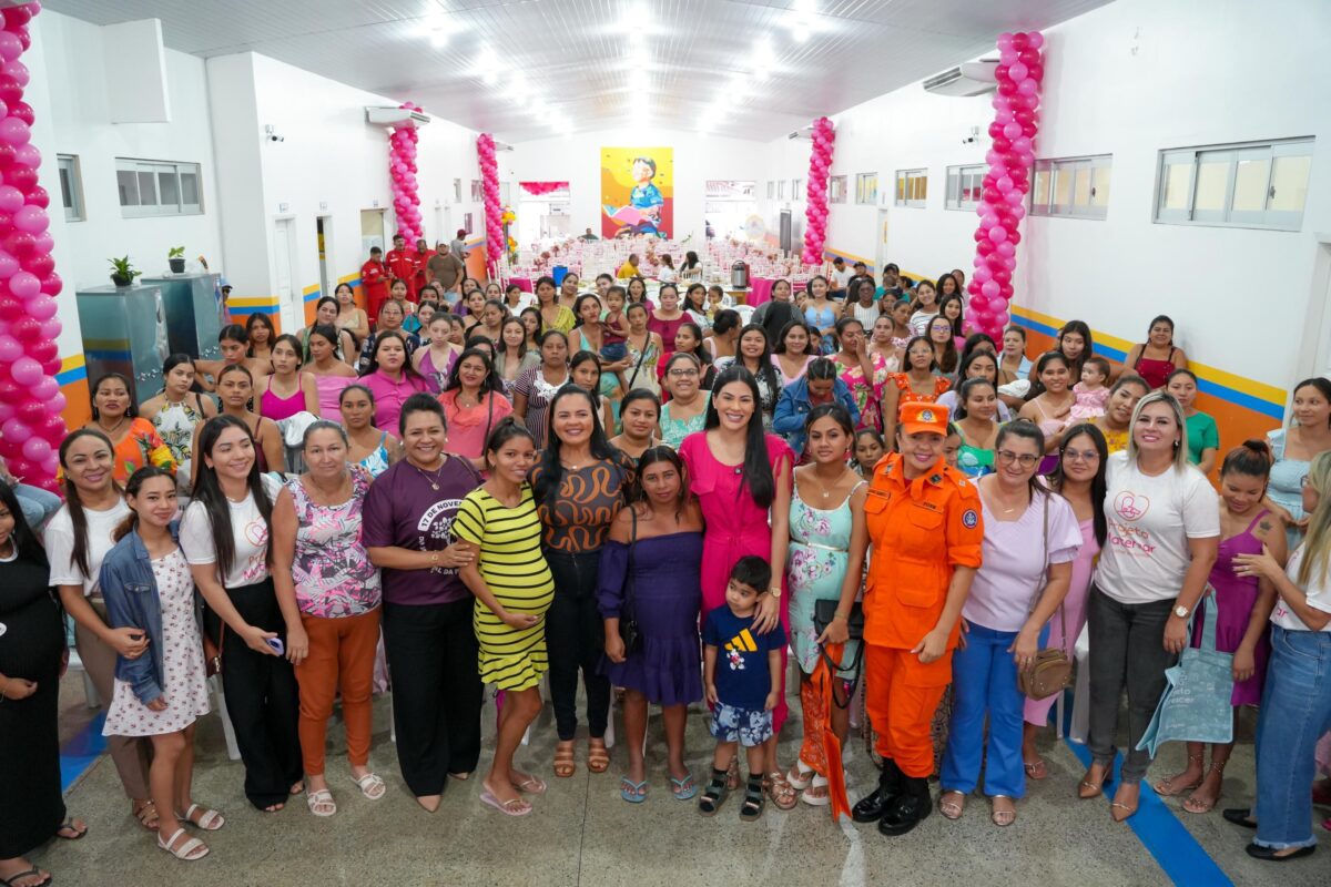 Mãe, Mayra Dias faz encontro do projeto Maternar em Parintins