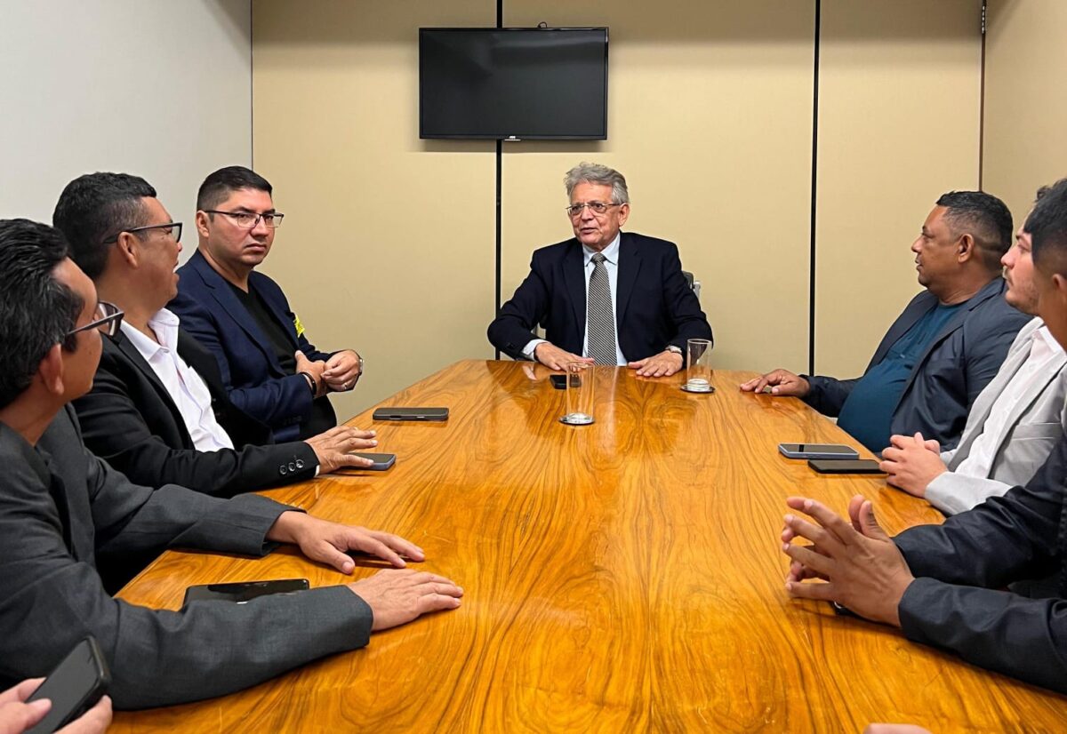 Deputado trata de projetos com prefeitos do Amazonas em Brasília