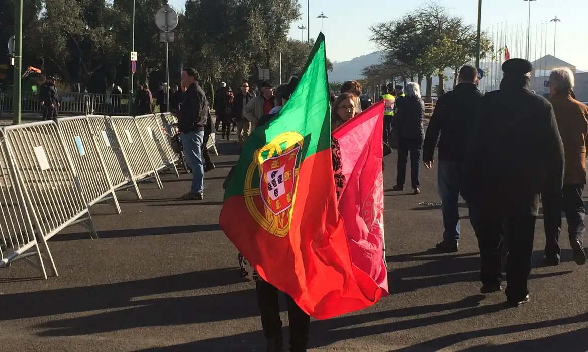 Pelo menos 4,5 mil imigrantes serão 'convidados' a deixar Portugal  