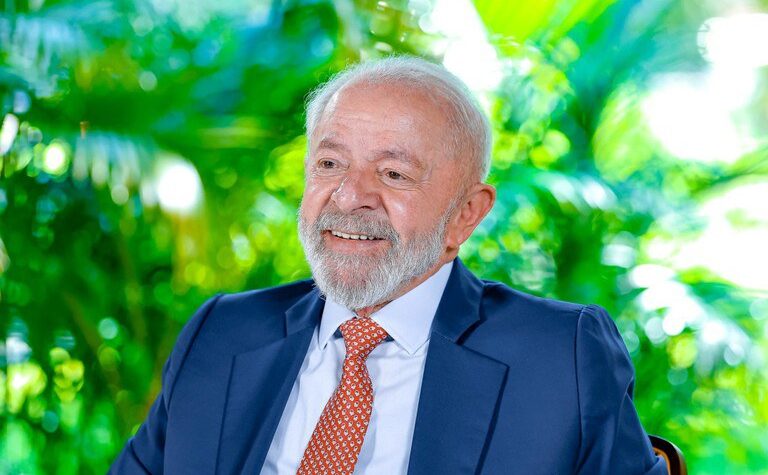 Lula já joga o jogo que Bolsonaro não pôde jogar no Amazonas