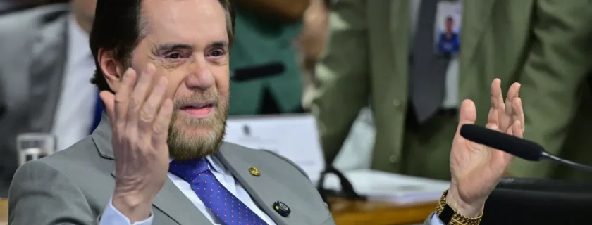 Plínio Valério tem repúdio de parlamentares e mulheres por novo ataque a Marina