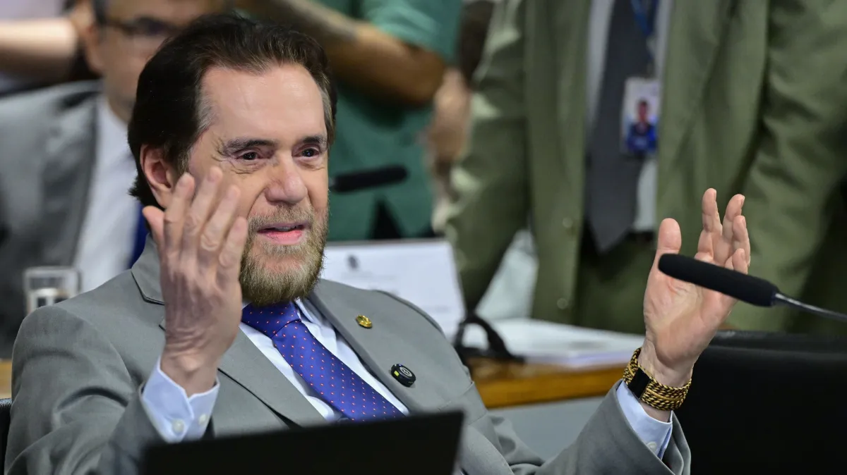 Plínio Valério tem repúdio de parlamentares e mulheres por novo ataque a Marina