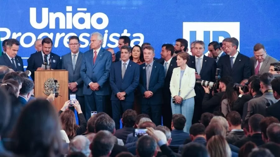 Federações e fusões devem encolher partidos a 16 no Congresso