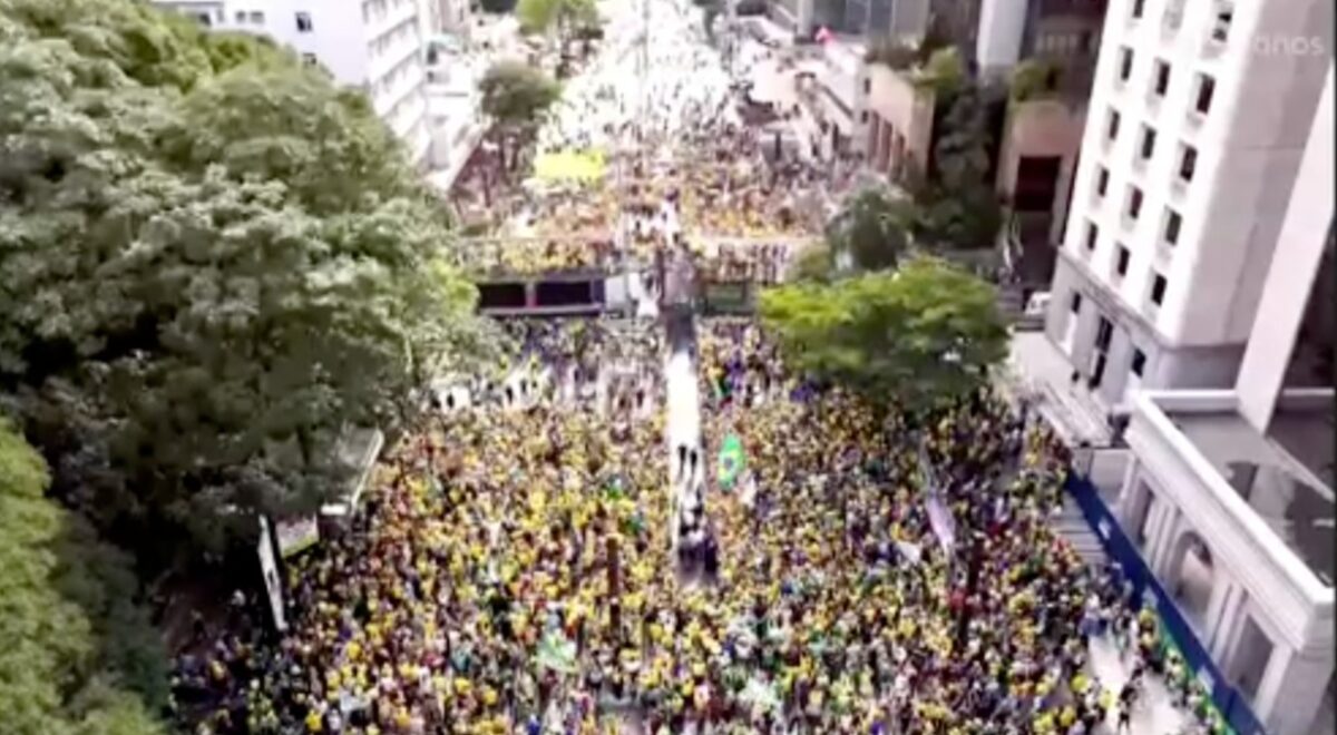 Ato pifado de Bolsonaro na Paulista é mais do mesmo e suaviza STF
