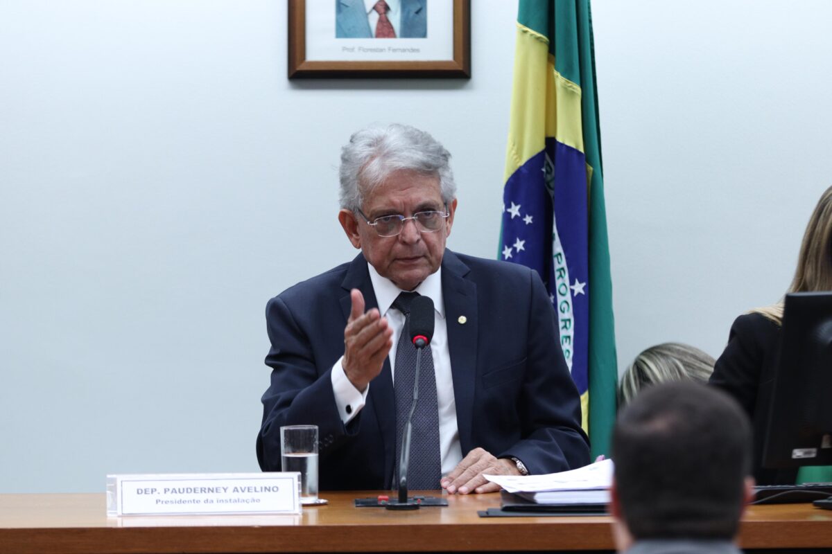 Aprovado relatório de Avelino ao projeto que moderniza processo tributário