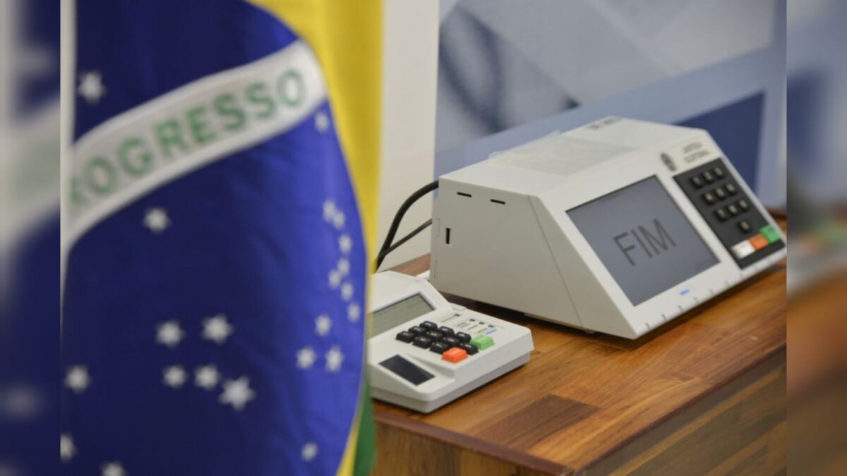 Apertem os cintos que a nova temporada de mentiras vem aí