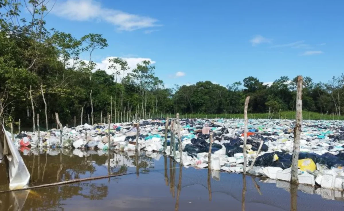 Amazônia: lixão fluvial entre Peru e Brasil gera impasse 'ambiental-diplomático'
