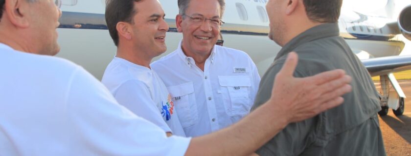 Assayag recepciona ministro do STJ, autoridades do Planalto e Congresso