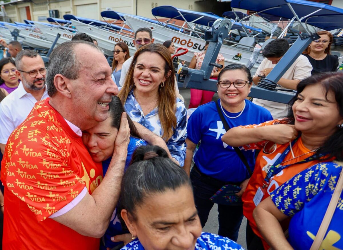 De 61 municípios do Amazonas, 53 vão à entrega de kits náuticos de Aziz