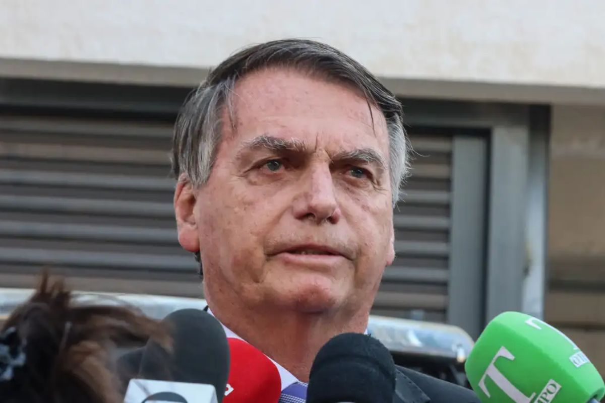 Jair Bolsonaro tornozeleira