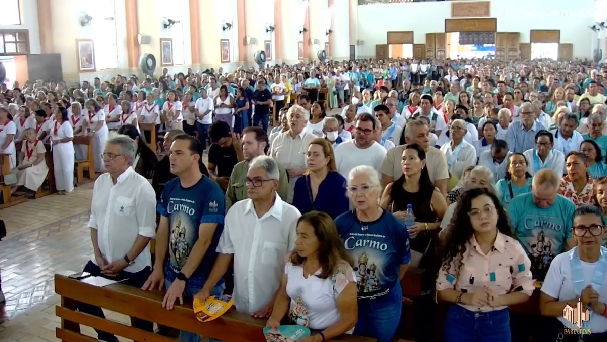 Pauderney, Mateus e Plínio na missa