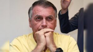 PF cumpre mandado de buscas em casa e escritório de Bolsonaro