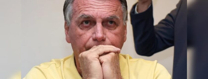 PF cumpre mandado de buscas em casa e escritório de Bolsonaro