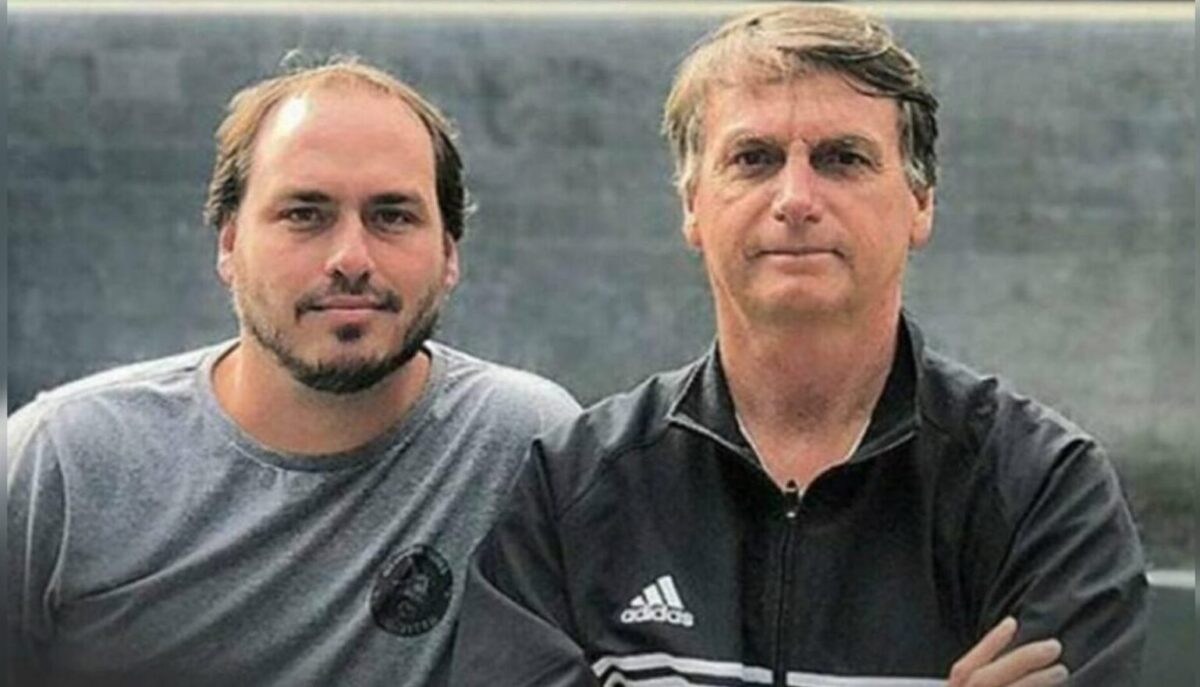 Bolsonaro evita eventos do PL, mas vai a SC para empurrar mais um filho
