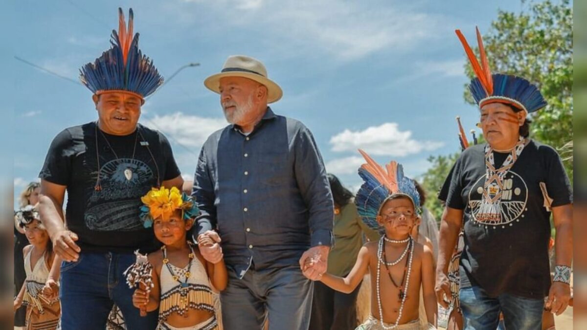 Lula anuncia R$ 1,1 bi para construir escolas indígenas e obra na terra ianomâmi