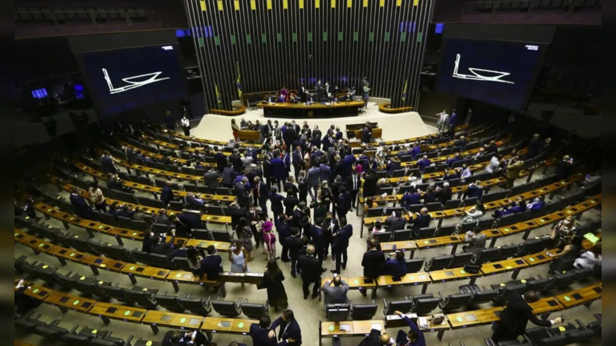 Câmara aprova criação de 200 cargos para STF