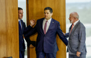Alcolumbre e Motta dizem fechar com Lula contra Trump