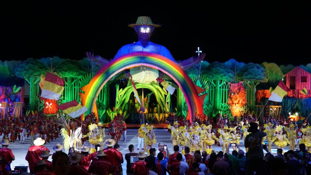 Tradicional inunda cirandódromo de alegria