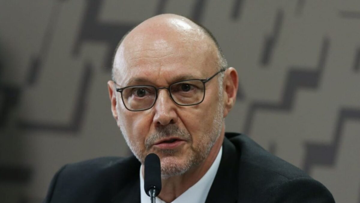 Negado pedido de arquivamento da investigação contra chefe da Abin
