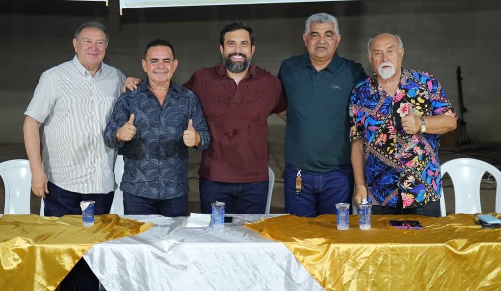 Átila Lins presta contas do mandato e apoia projetos em visita a Humaitá