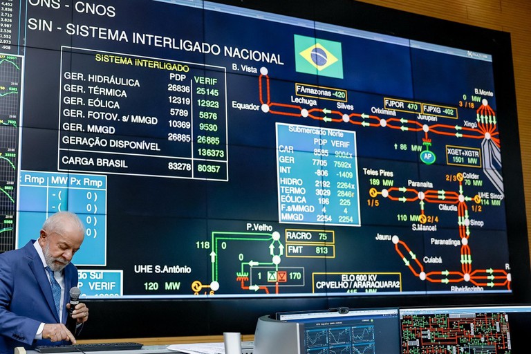 Lula liga Roraima ao sistema nacional de energia elétrica