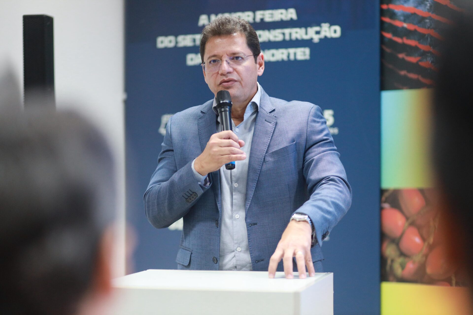 Juiz vê difamação contra ex-secretário e manda sites apagar posts