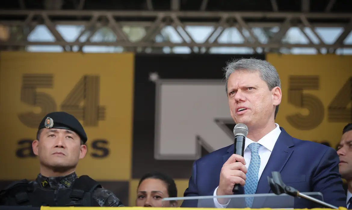 Discurso golpista de Bolsonaro ganha nova roupagem com Tarcísio