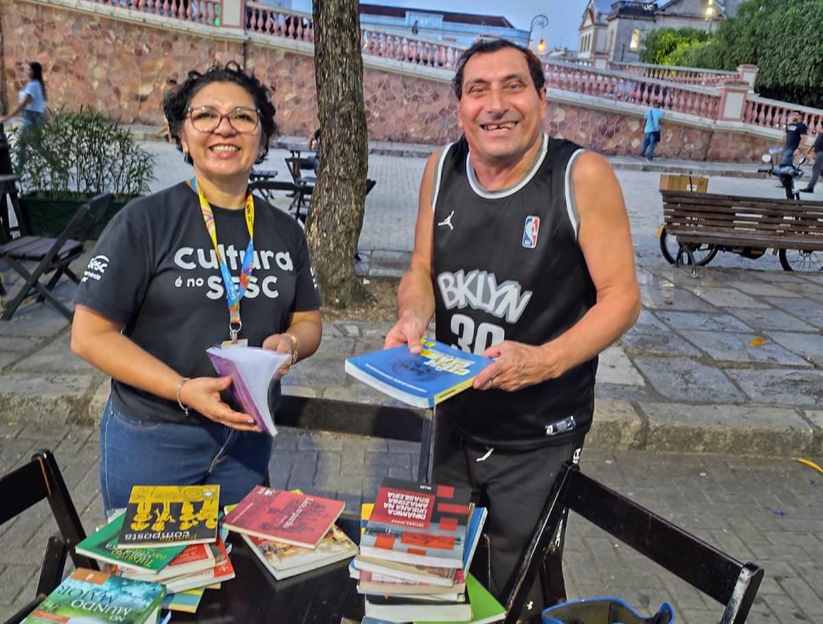 Sesc promove troca-troca de livros no largo de São Sebastião