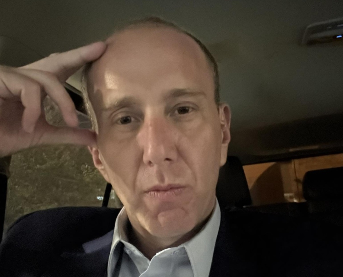 Justiça afasta 'prefeito tiktoker' do cargo durante operação da PF