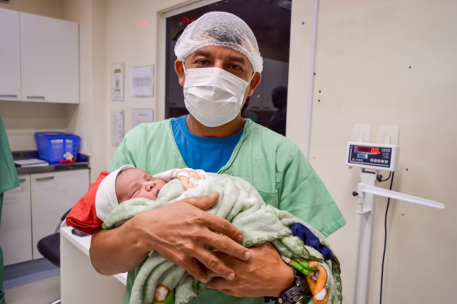 Max é o primeiro bebê nascido no Natal de 2025 no Amazonas