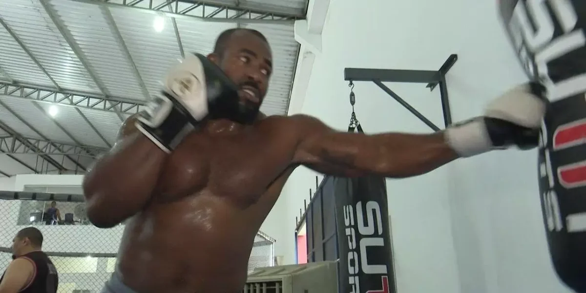 Ex-lutador de MMA, 'Mondragon', some após mergulho no rio Negro