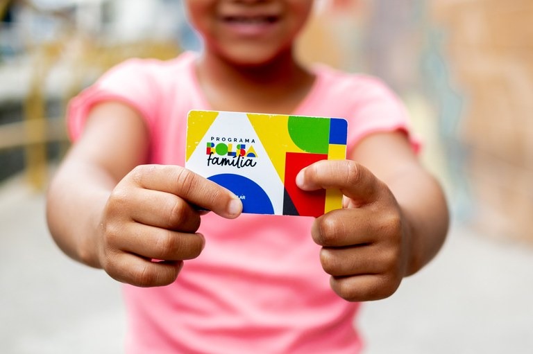 Bolsa-Família paga R$ 454 milhões a 613 mil famílias no Amazonas