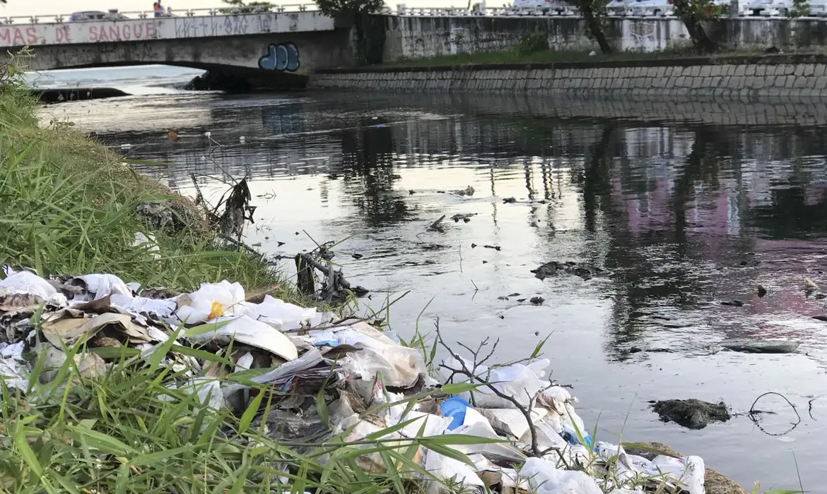 Brasil fica atrás de Índia e Iraque no saneamento básico e expõe atraso histórico