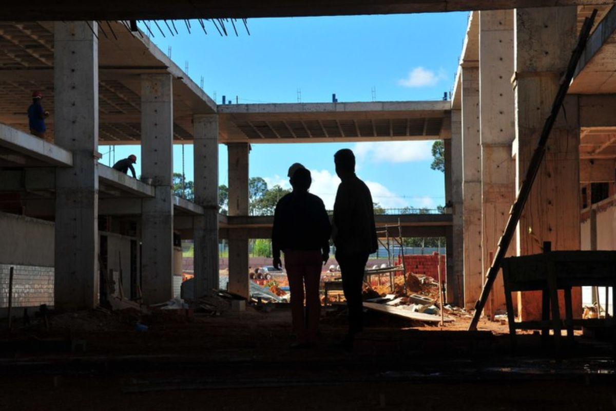 obras paradas am