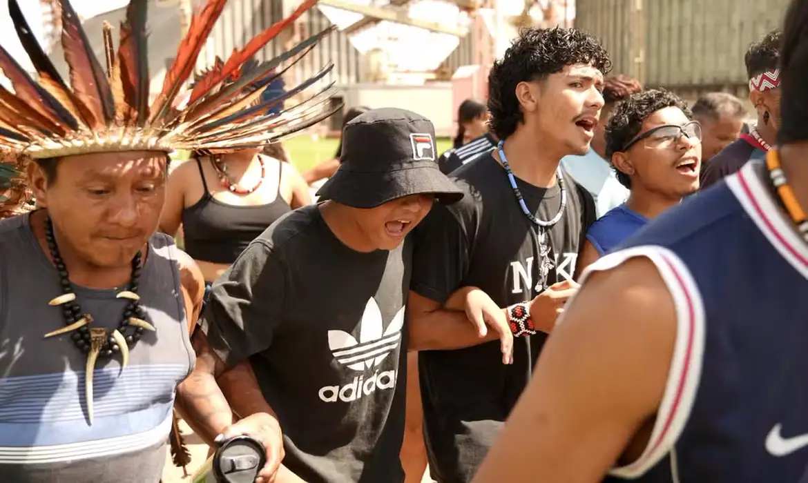Indígenas fazem protesto em Santarém contra decreto das hidrovias
