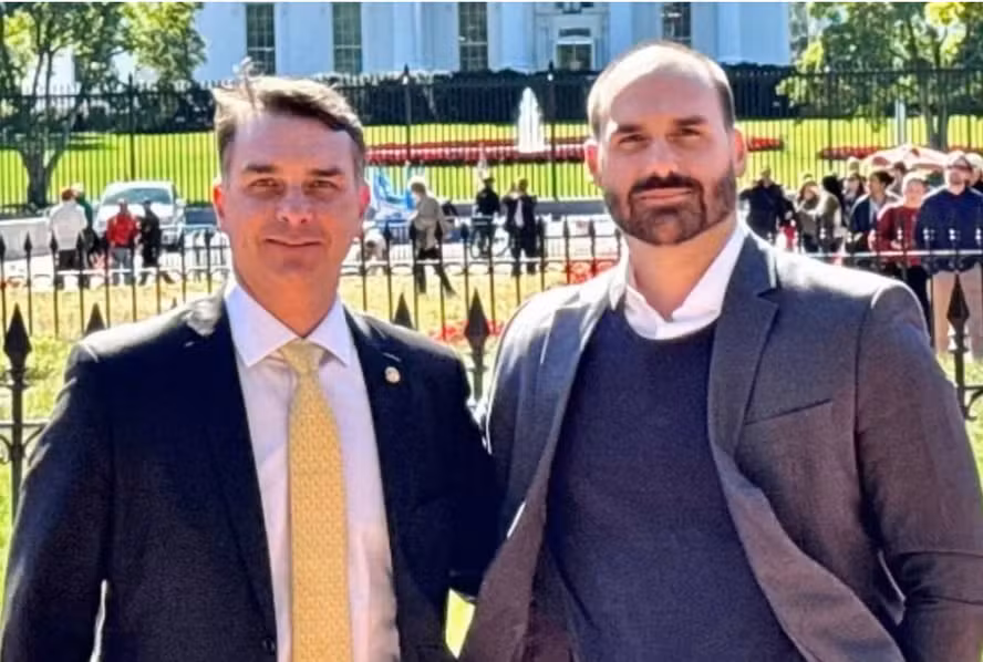 Eduardo Bolsonaro projeta Flávio para a Presidência e promete anistia ao pai