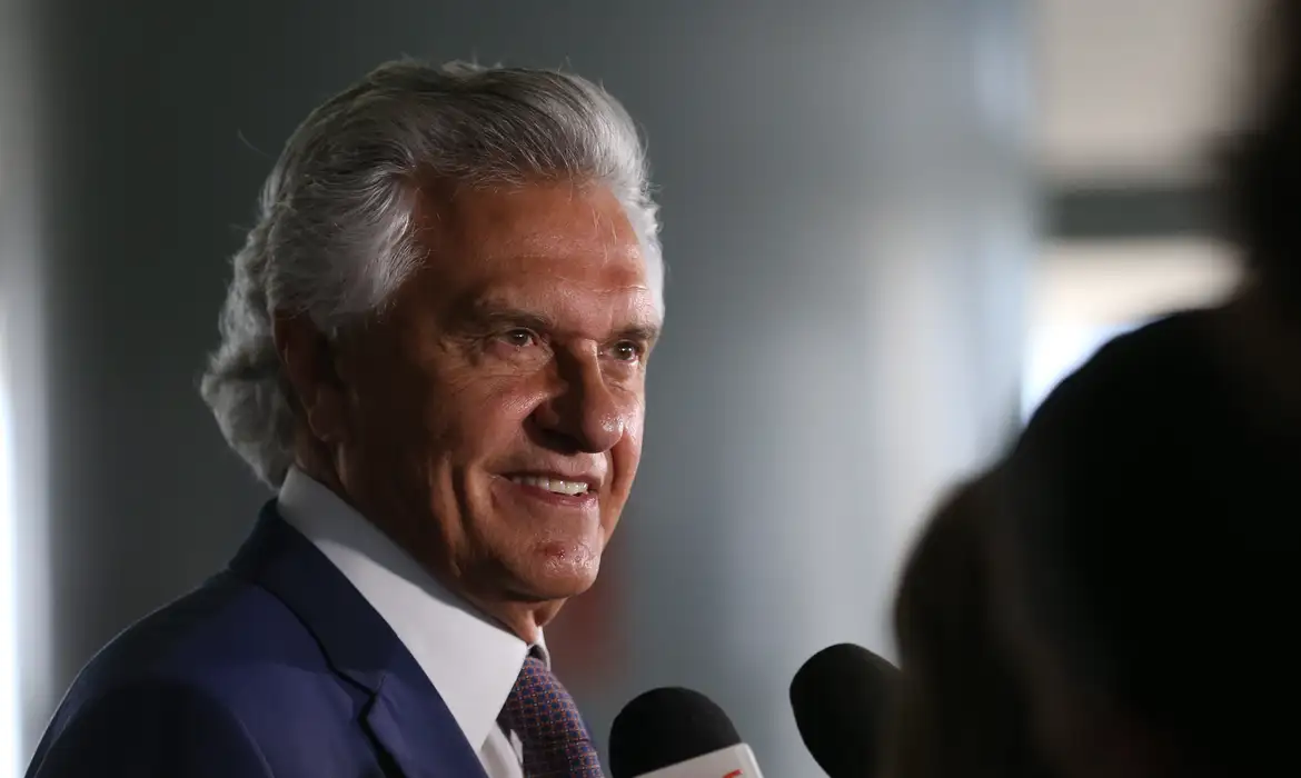 Caiado ganha força no PSD após desistência de Ratinho Jr. da disputa presidencial