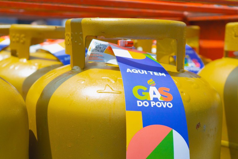 Lula reajusta vale-gás para 50 milhões de beneficiários
