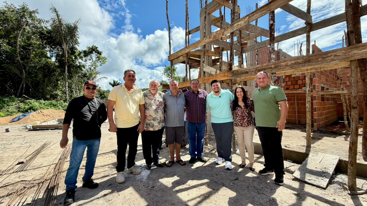 Átila vistoria obras em Itapiranga custeadas por emendas próprias