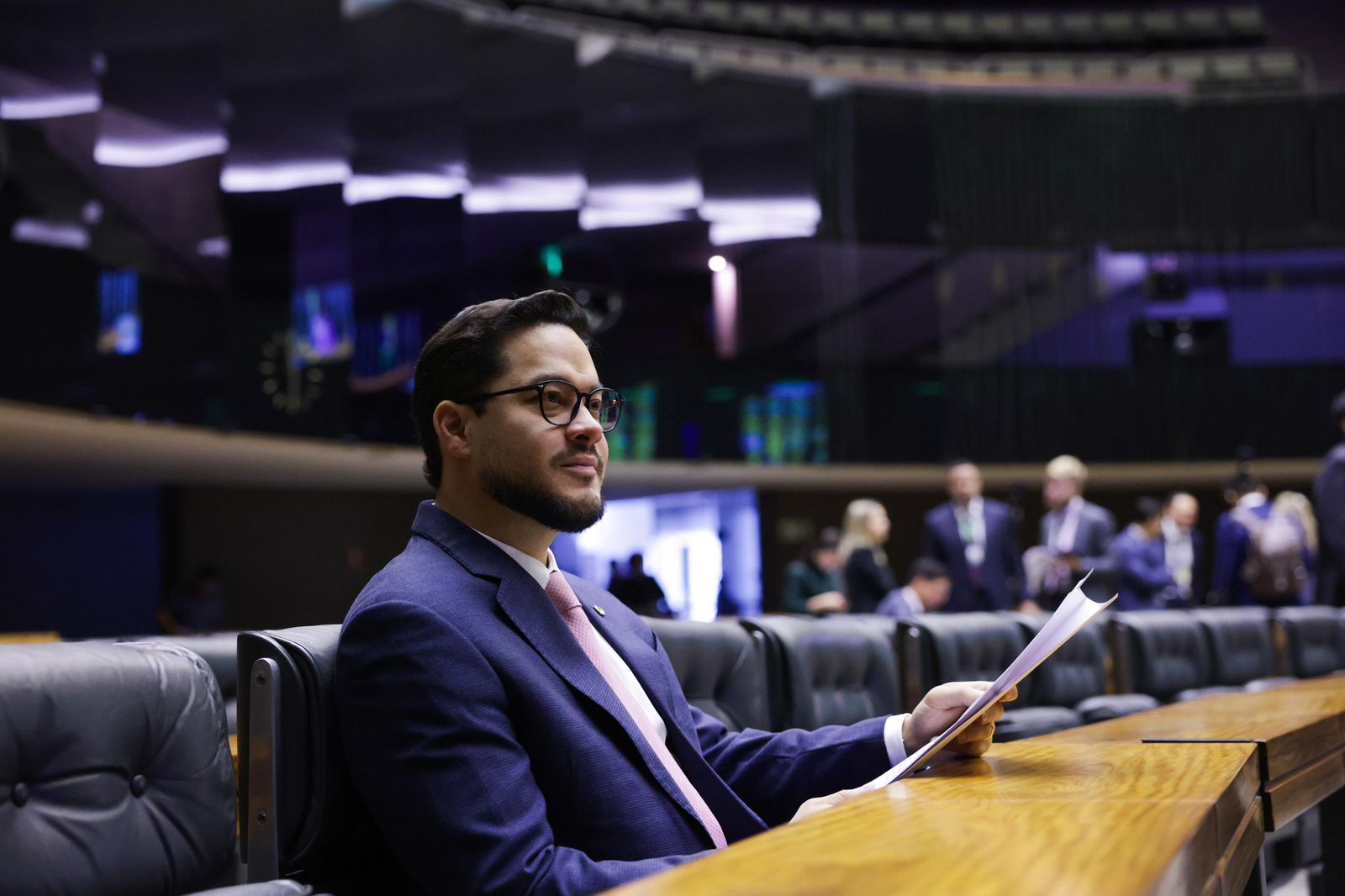 Adail Filho vota sim para ampliar isenção fiscal a entidades religiosas