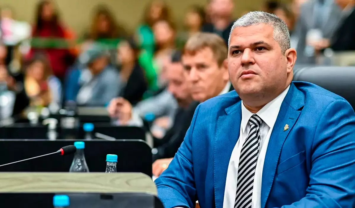 TRE-AM mantém cassação de Elan Alencar por fraude à cota de gênero