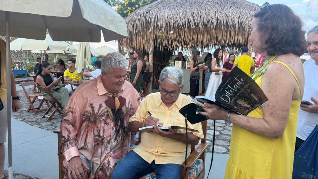 Era só sobre livro, mas Simão e Ronaldo se encontraram, acidentalmente