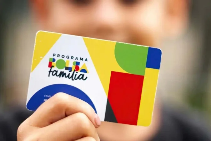 Beneficiários do Bolsa Família no Amazonas recebem pagamento antecipado